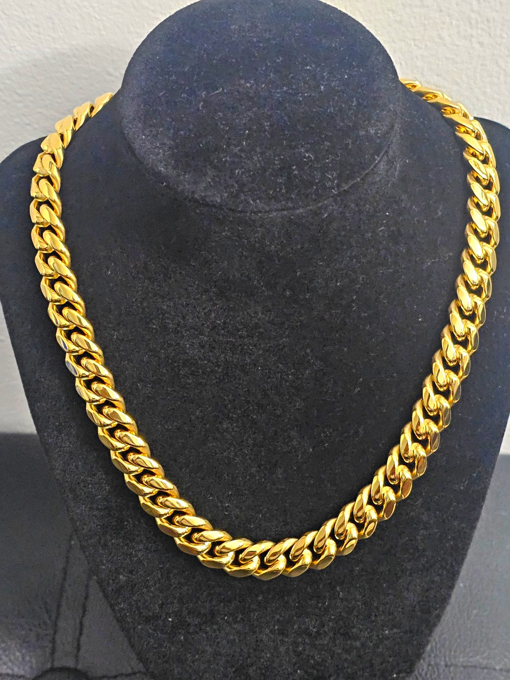 18in Gold Tone Metal-14mm Cuban Link Chain Necklace